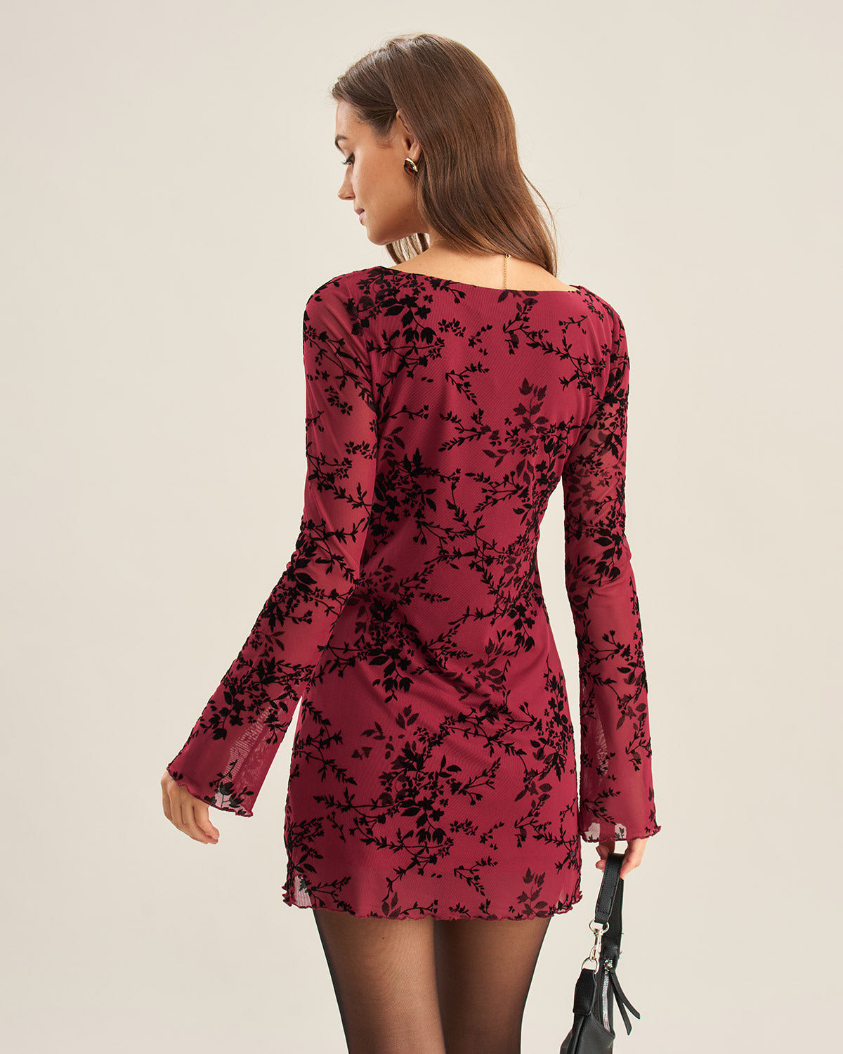 Elegante minivestido rojo de malla con estampado floral