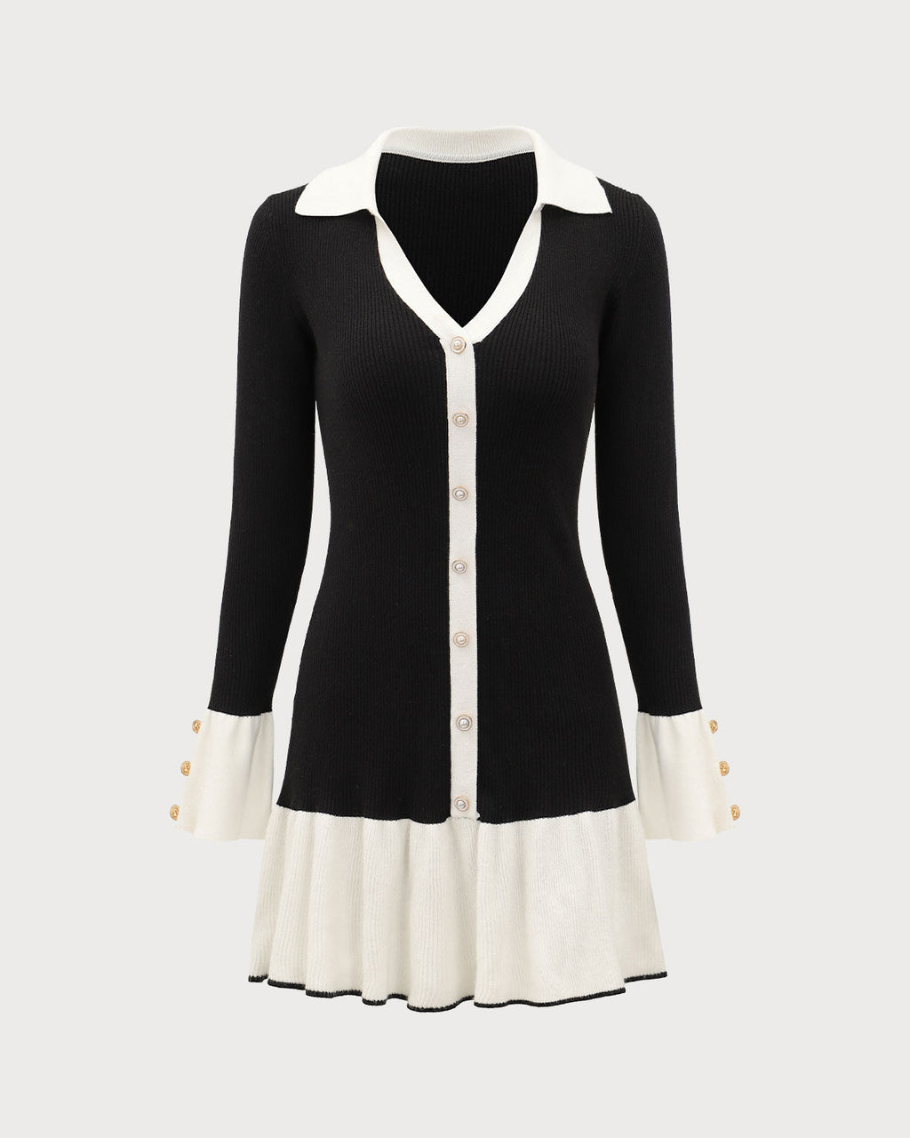 Vestido tipo suéter negro con mangas acampanadas en contraste