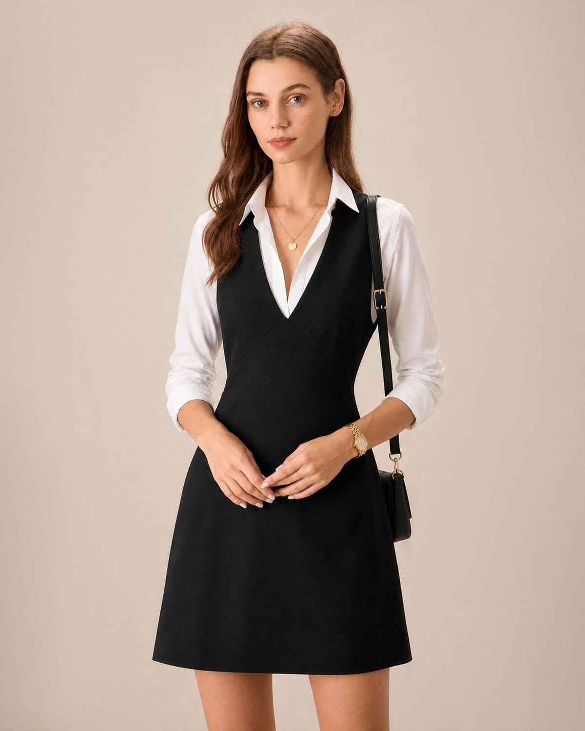 Elegante vestido mini negro sin mangas con escote en V para mujer