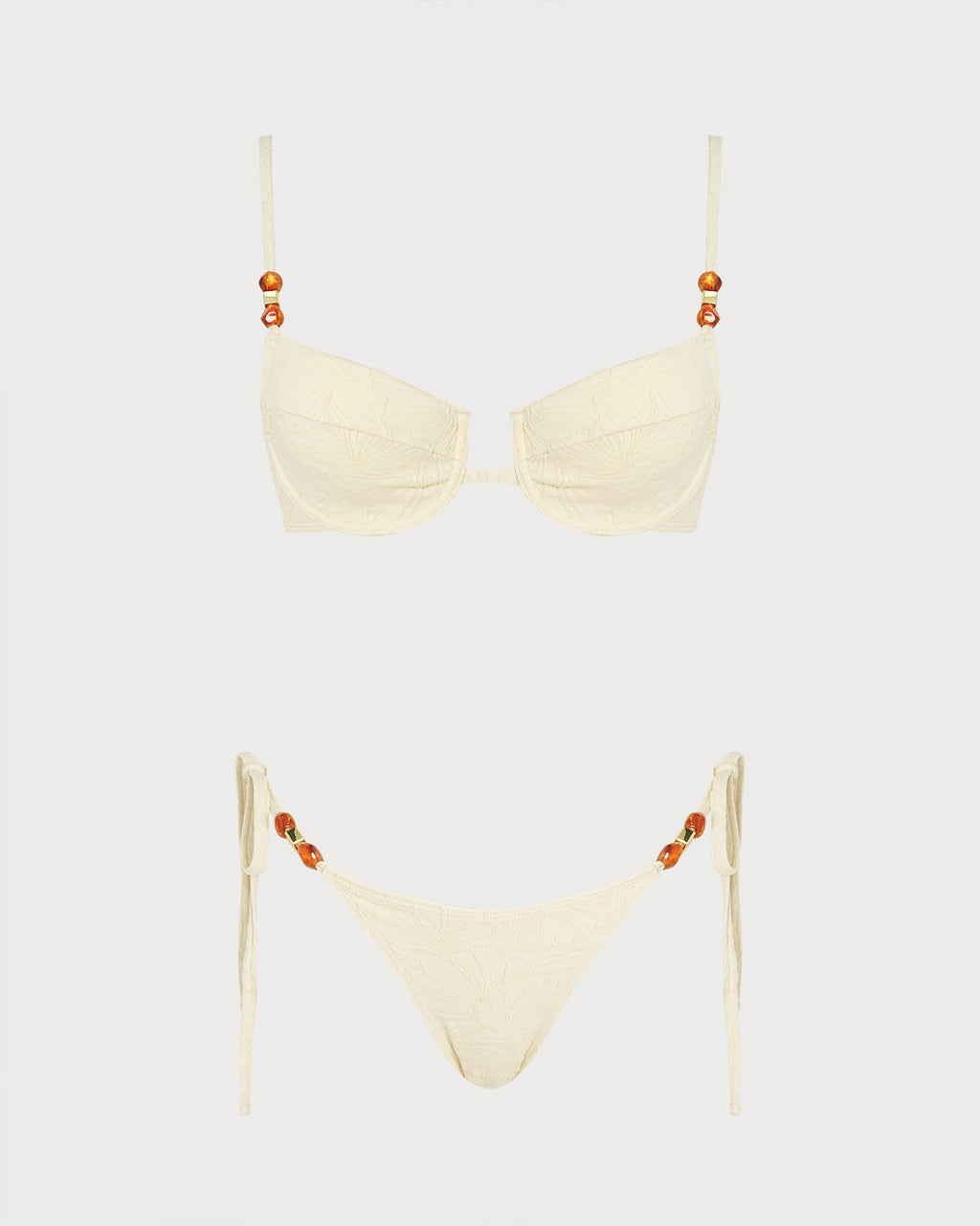 Conjunto de bikini color albaricoque con tirantes de lazo y adornos de pedrería