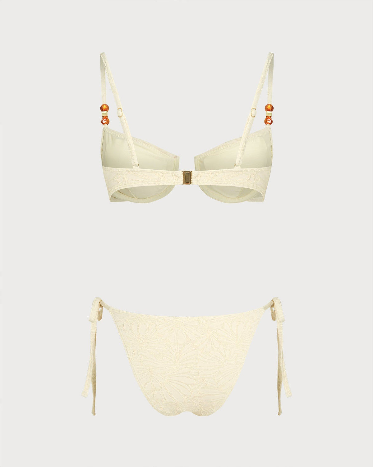 Conjunto de bikini color albaricoque con tirantes de lazo y adornos de pedrería
