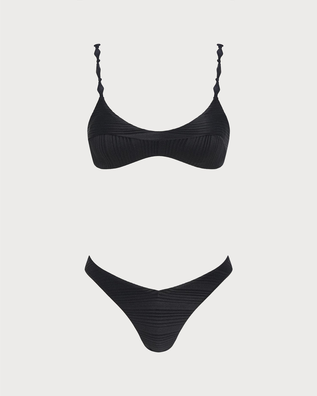 Conjunto de bikini negro con textura y cintura natural