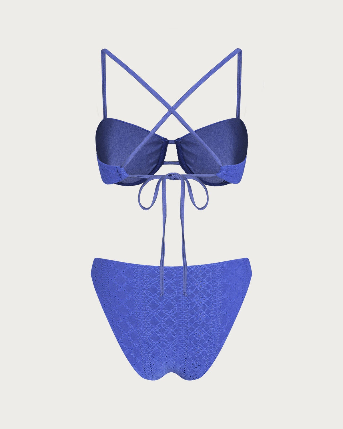 Conjunto de bikini azul texturizado con aros y detalles de cordón ajustable