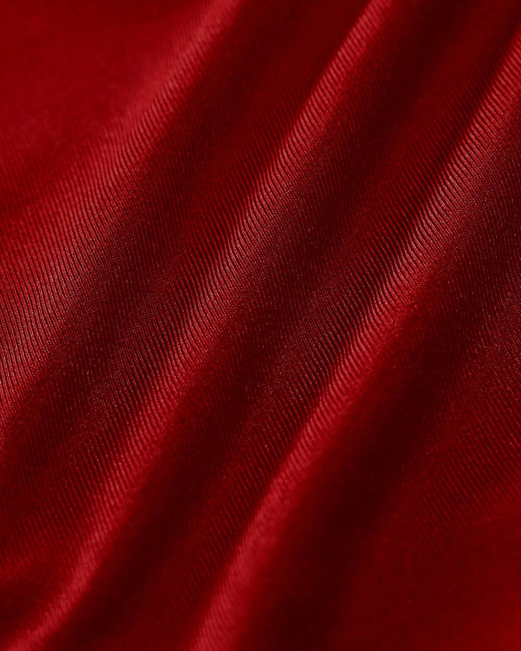 Elegante conjunto de bikini triangular rojo de tiro bajo
