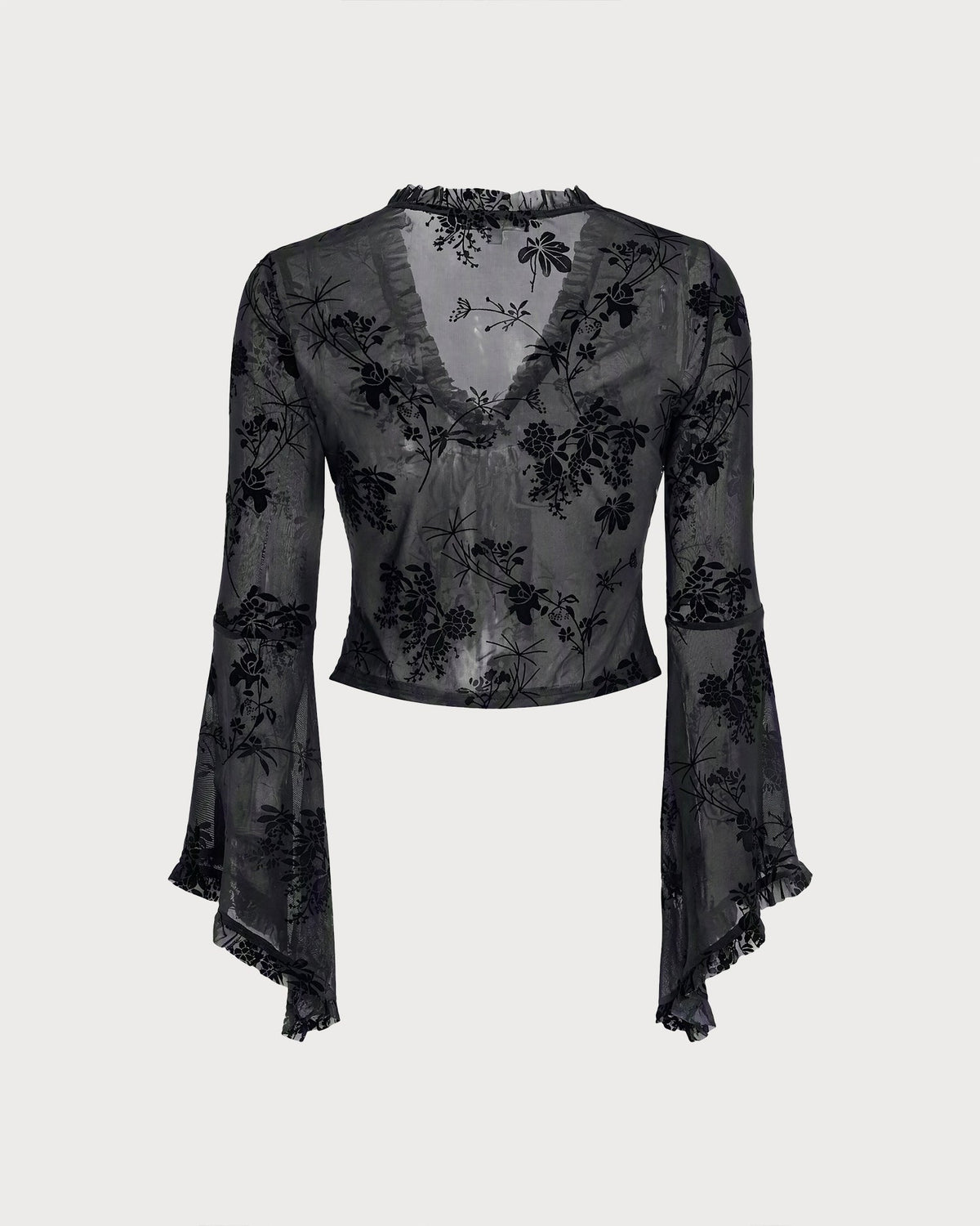Blusa floral negra elegante con detalles de volantes y mangas acampanadas