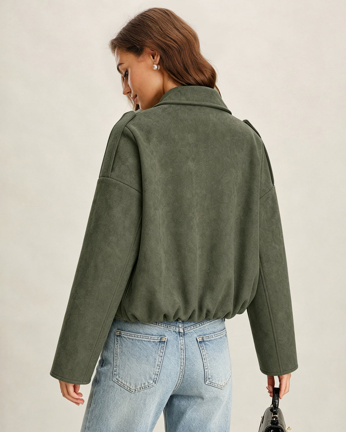 Chaqueta verde esmeralda con mangas murciélago y cierre de cremallera