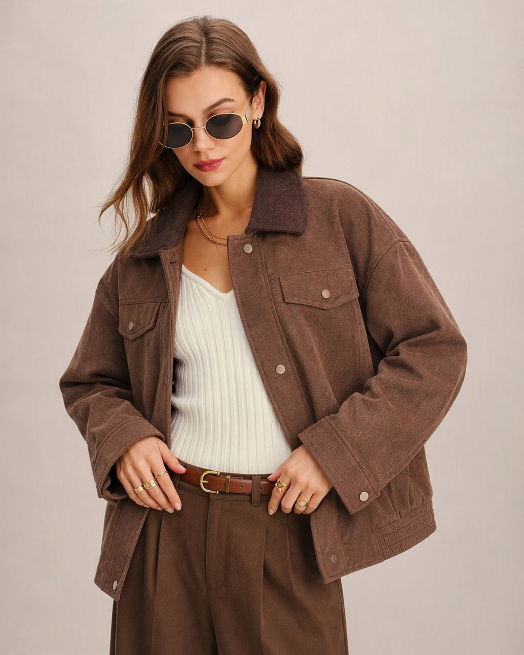 Chaqueta marrón lisa con botones y cremallera