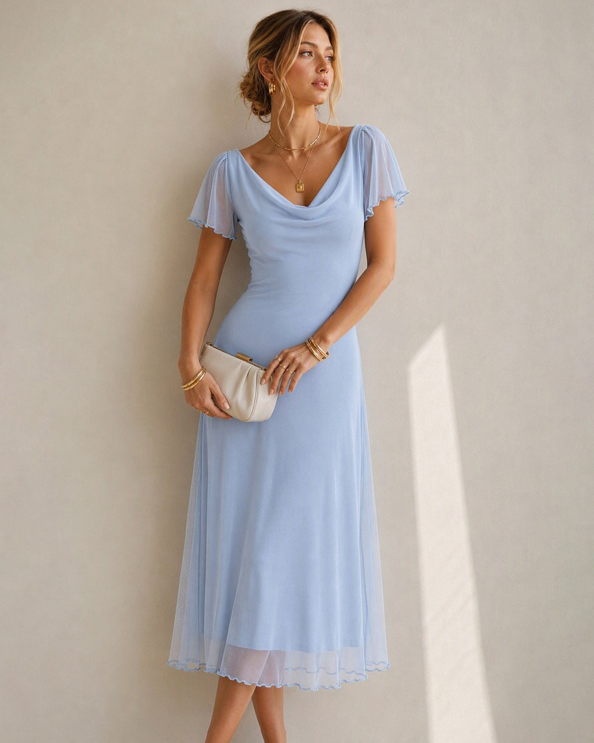 Vestido elegante azul de malla fruncida