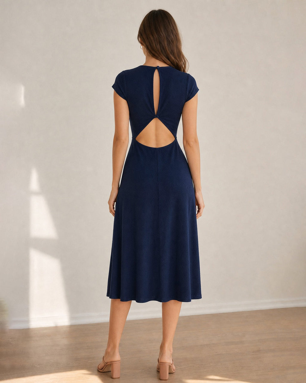 Vestido azul marino con espalda descubierta