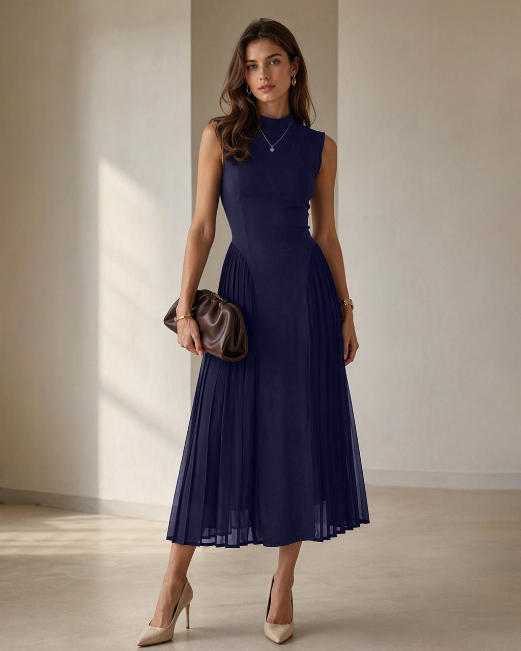 Vestido elegante de gasa azul marino
