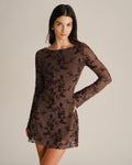Vestido mini de malla floral color café con escote barco