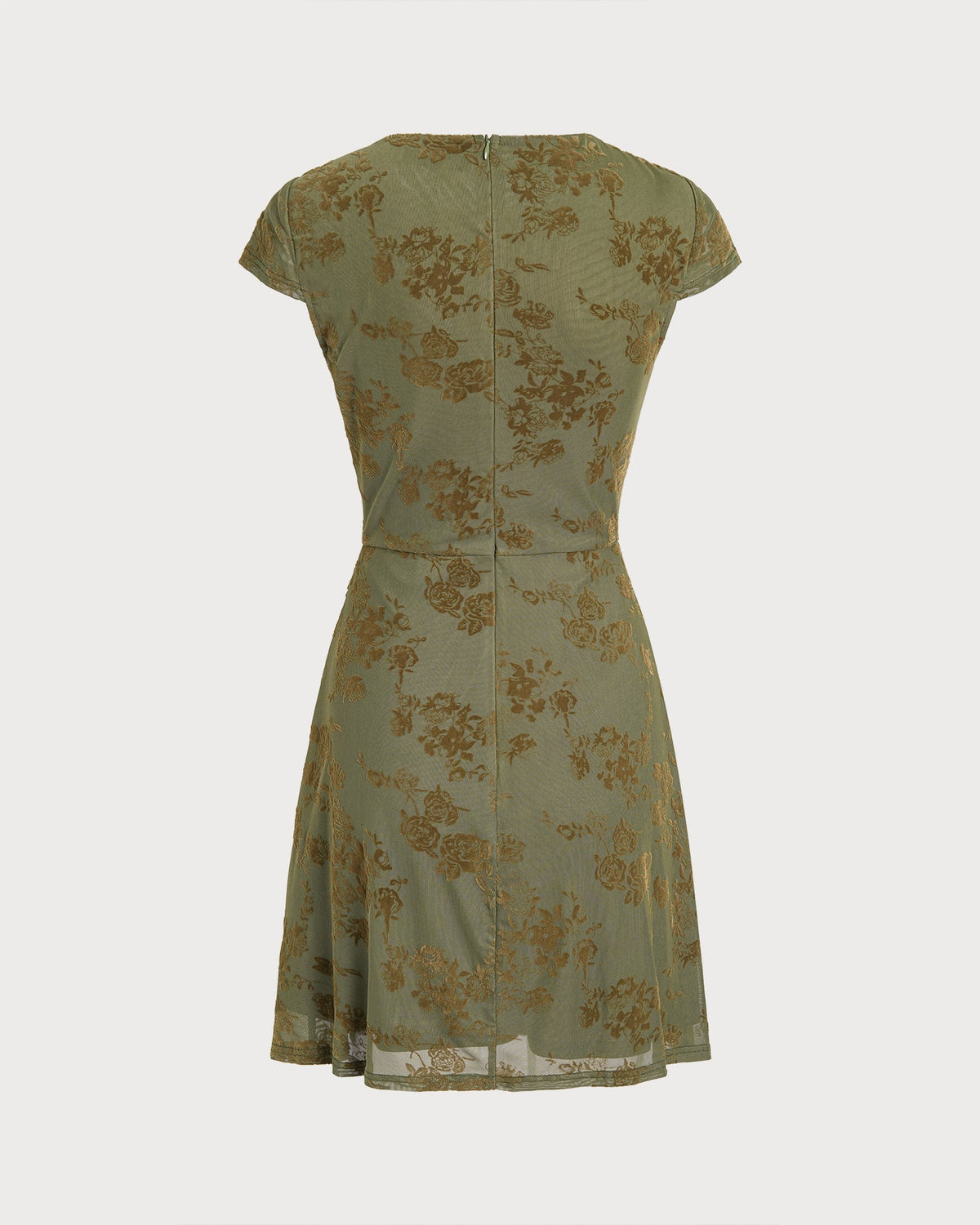 Vestido mini coqueto de malla verde con estampado floral y fruncido