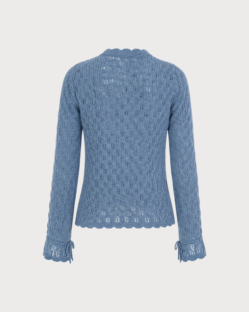 Suéter azul texturizado con volantes y elegantes mangas acampanadas