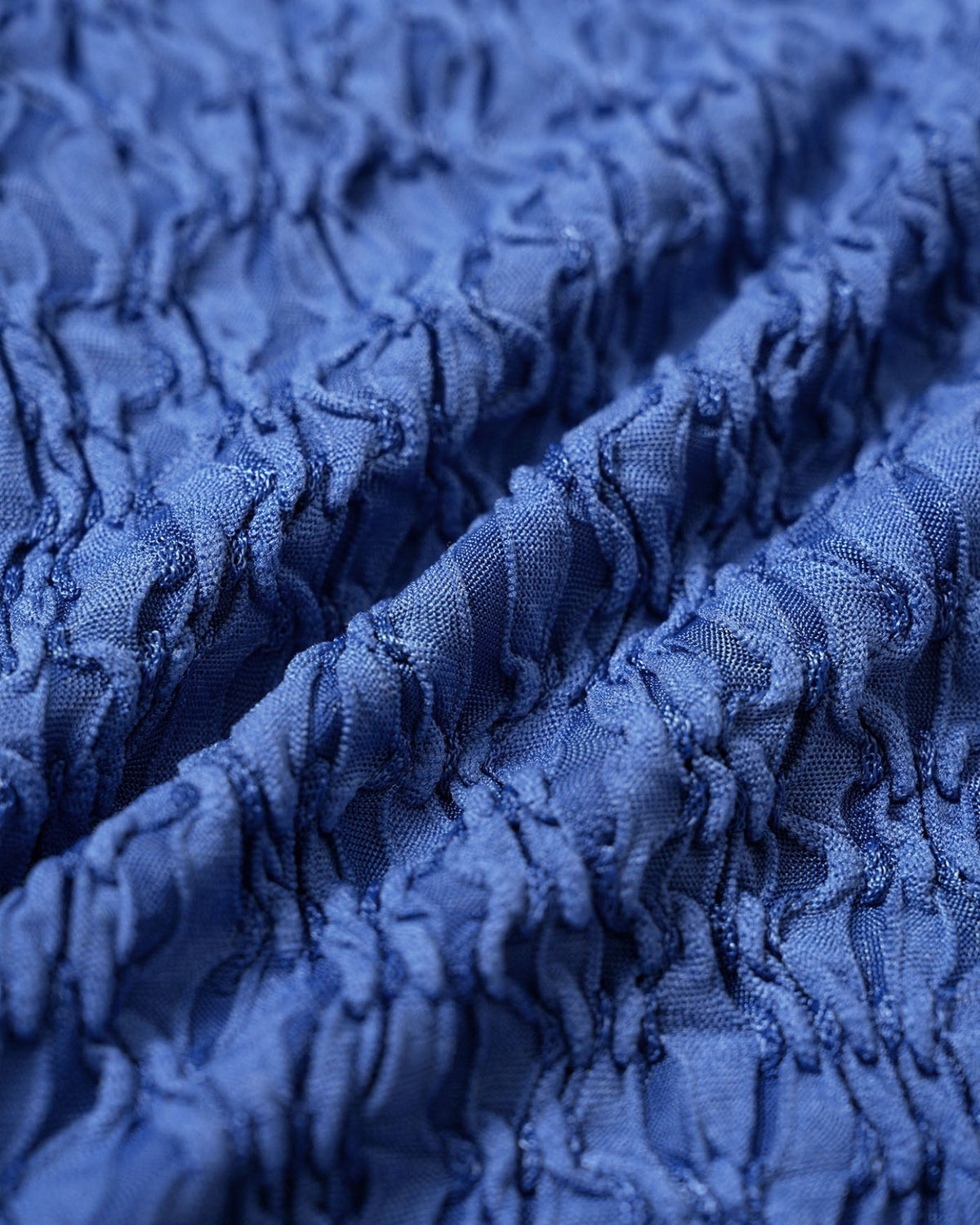 Conjunto de bikini azul texturizado con escote en V y diseño triangular para mujer