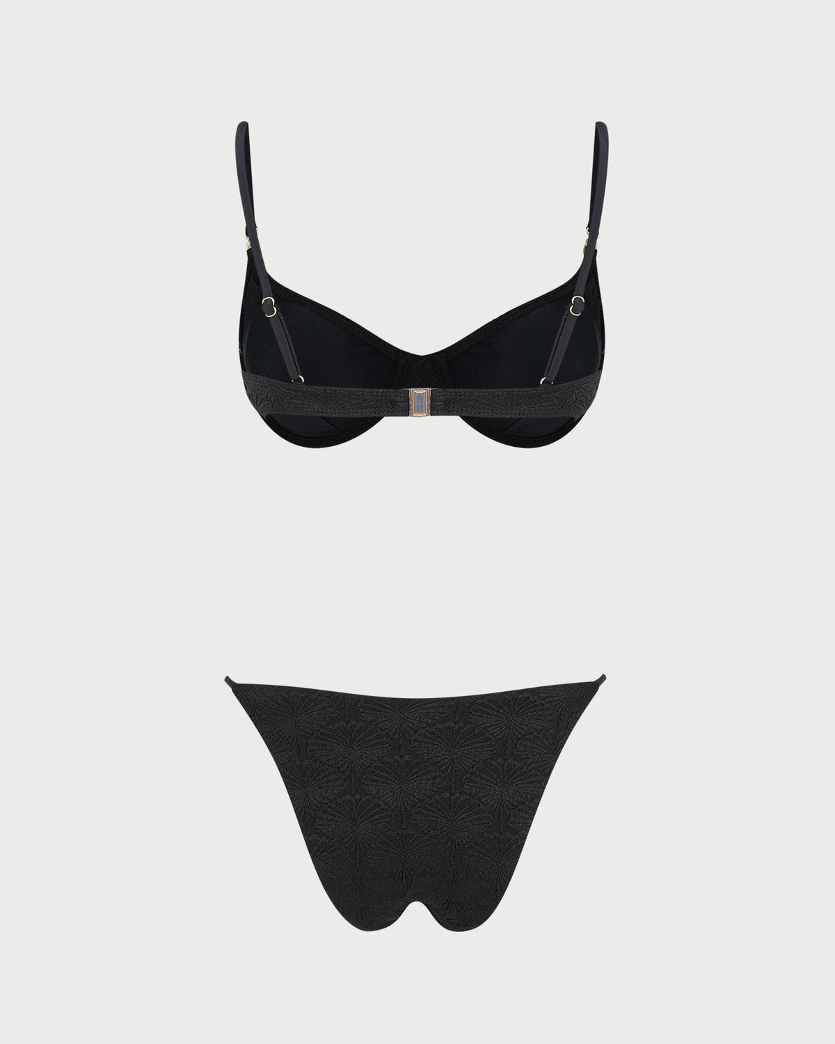 Conjunto de bikini triangular negro con textura y corte clásico elegante