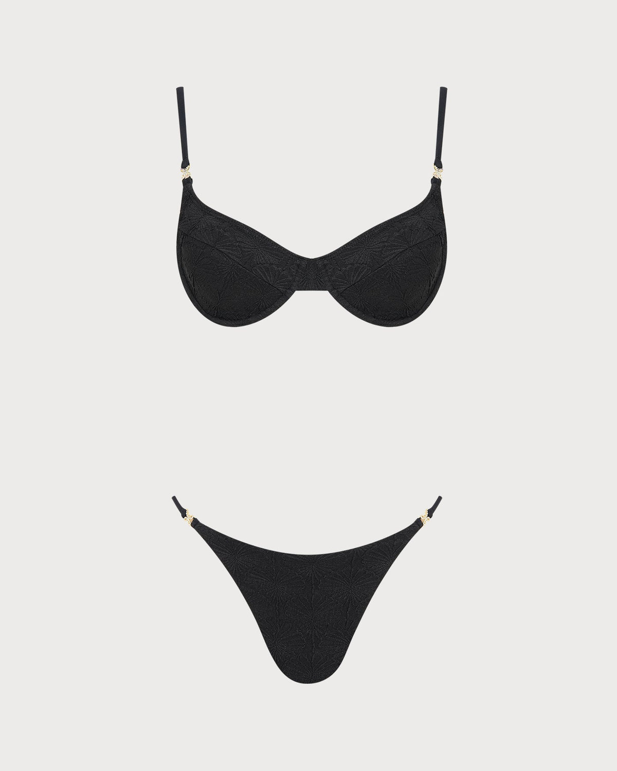 Conjunto de bikini triangular negro con textura y corte clásico elegante