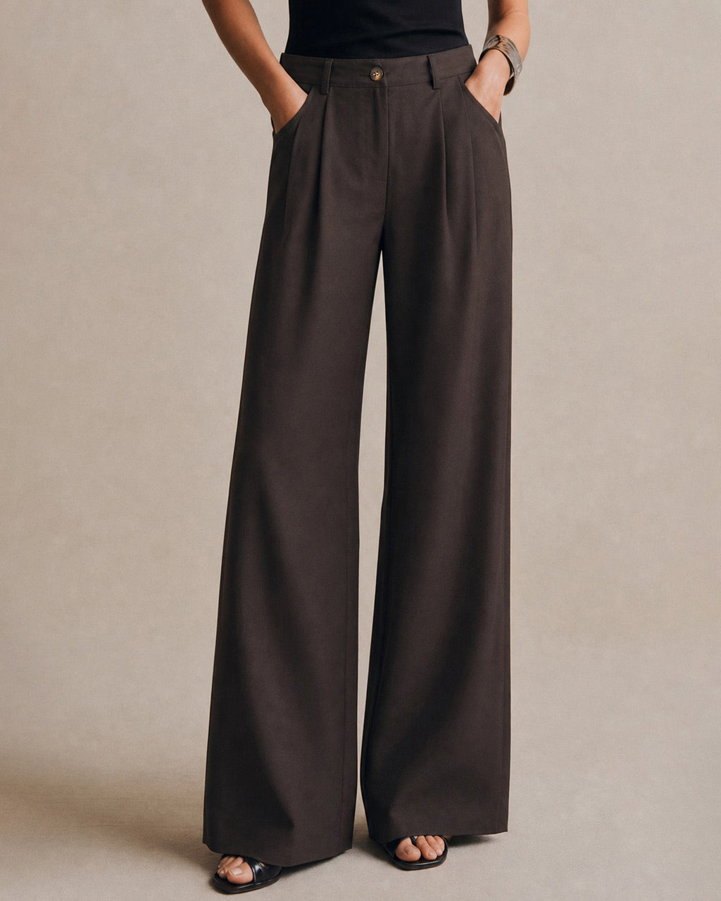 Pantalones con bolsillos y cierre con botones