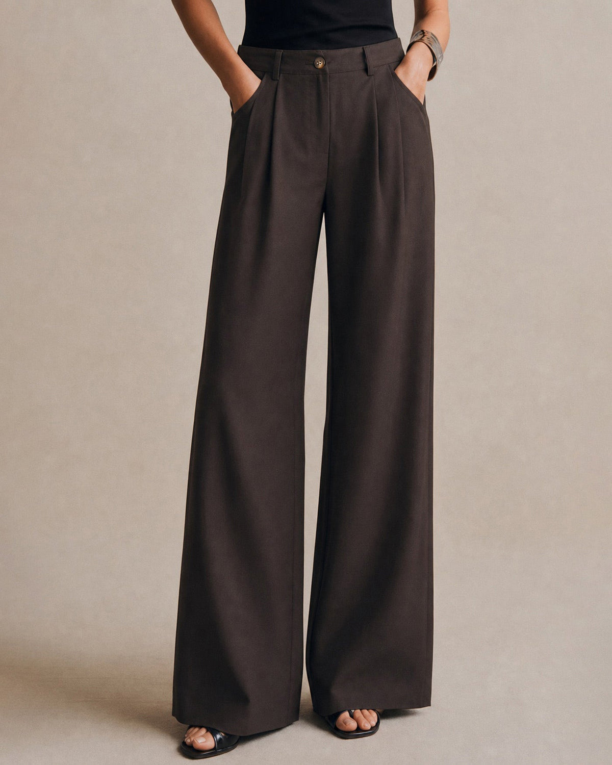 Pantalones con bolsillos y cierre con botones