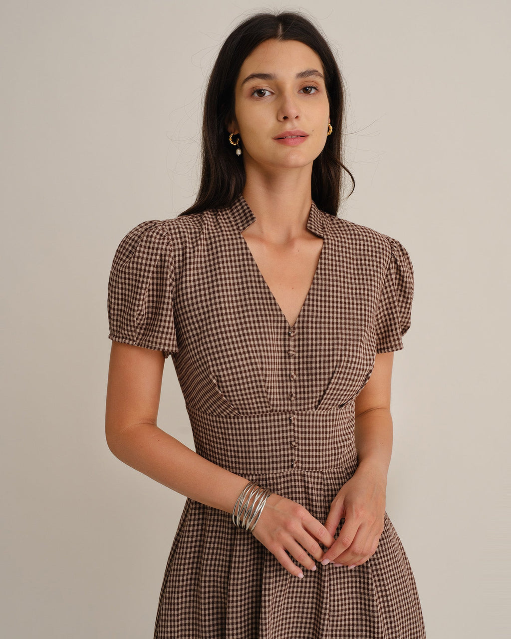 Vestido elegante marrón de cuadros