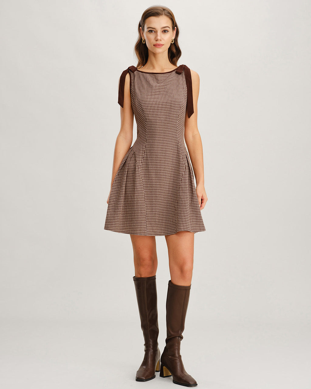 Vestido mini de cuadros vichy marrón con tirantes ajustables de lazo