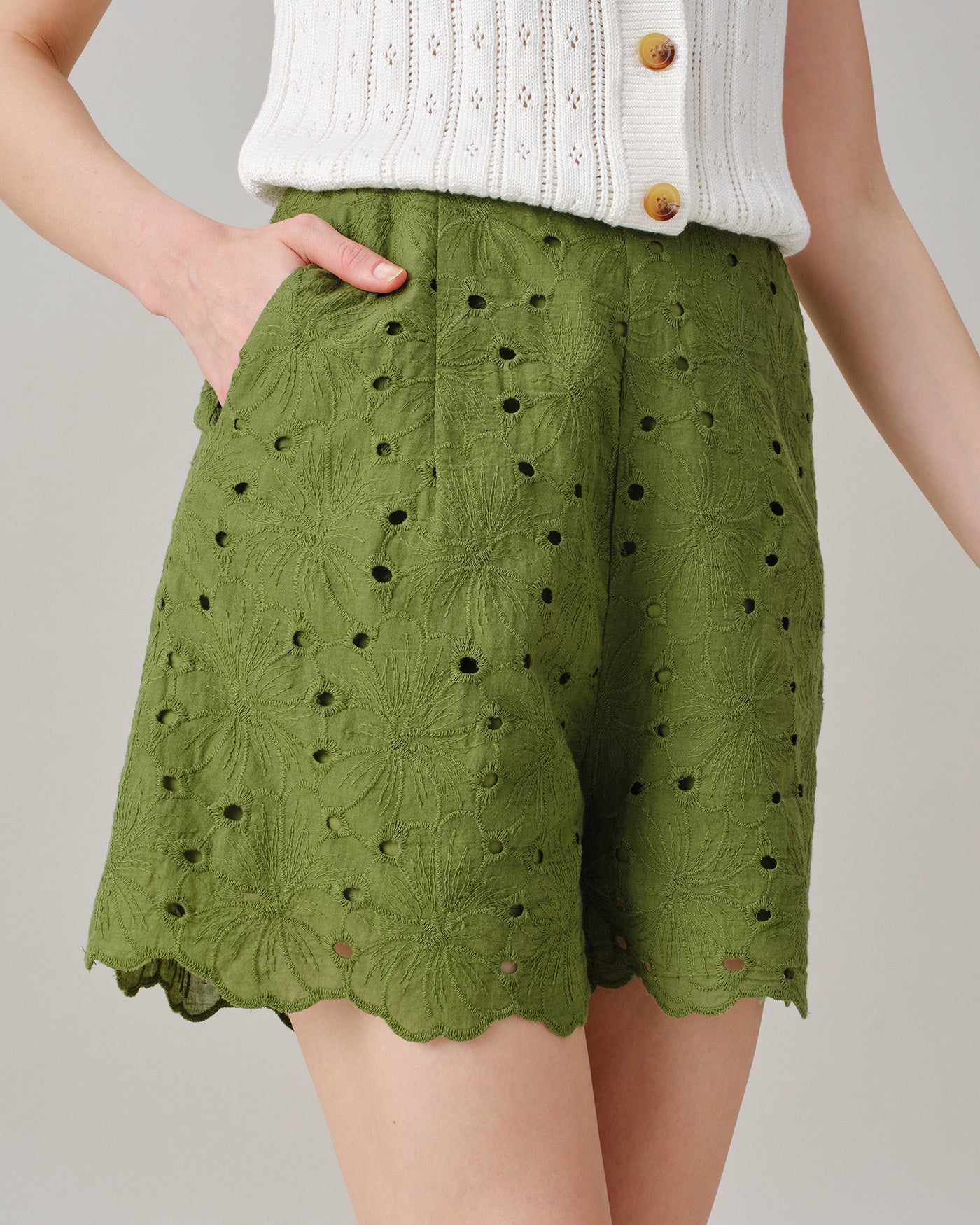 Shorts verdes bordados