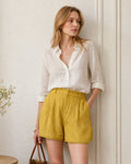 Shorts amarillos lisos para mujer con bolsillos y ribete de encaje