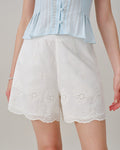 Shorts blancos lisos con bolsillos bordados