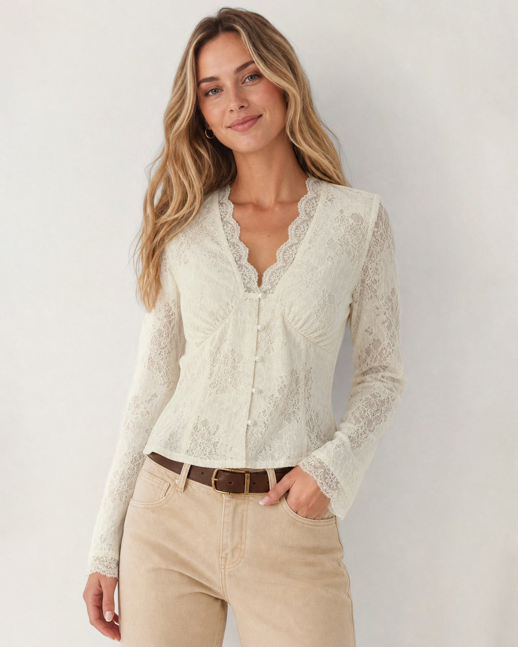 Blusa albaricoque de encaje con botones