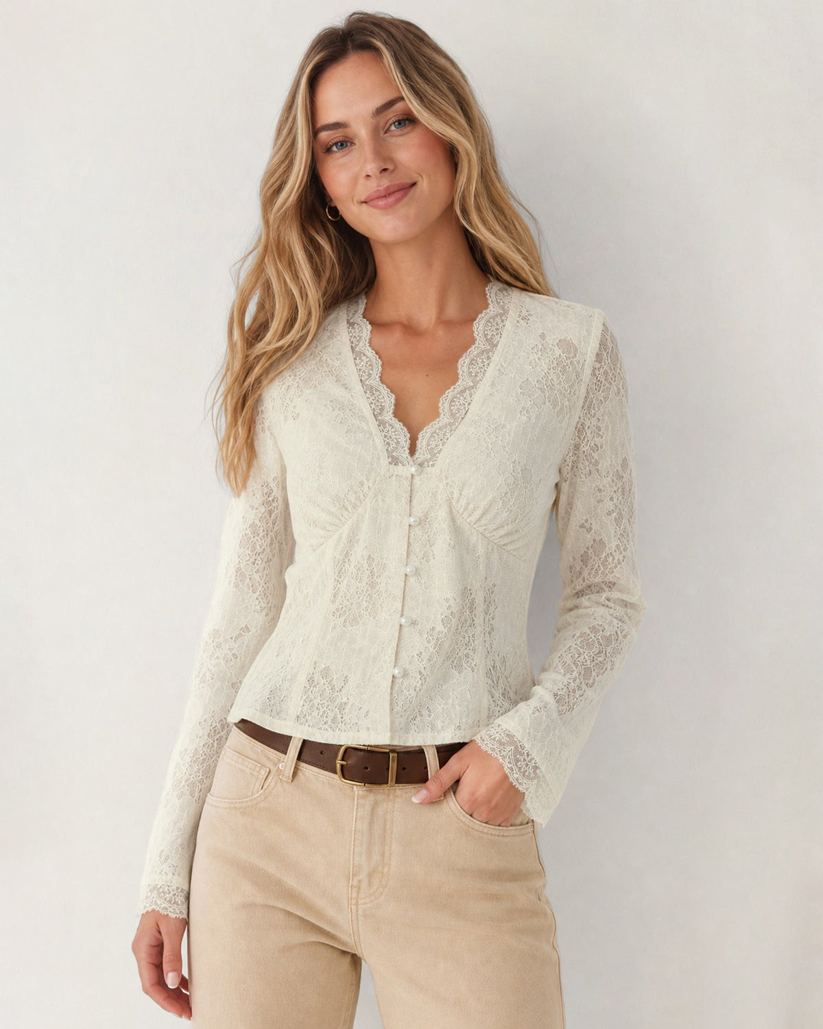 Blusa albaricoque de encaje con botones
