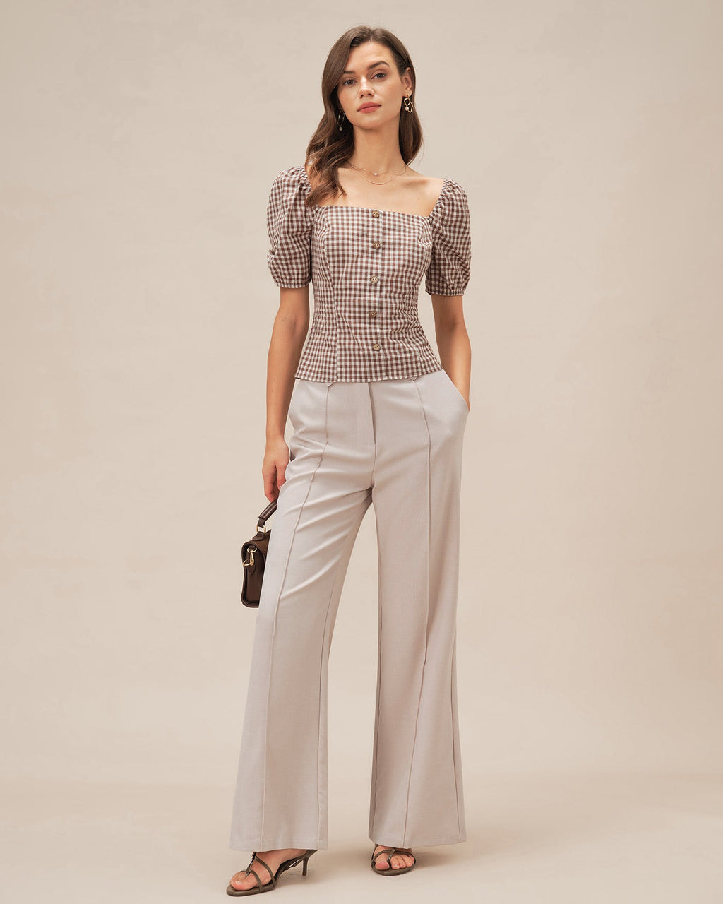 Blusa marrón de cuadros con mangas abullonadas