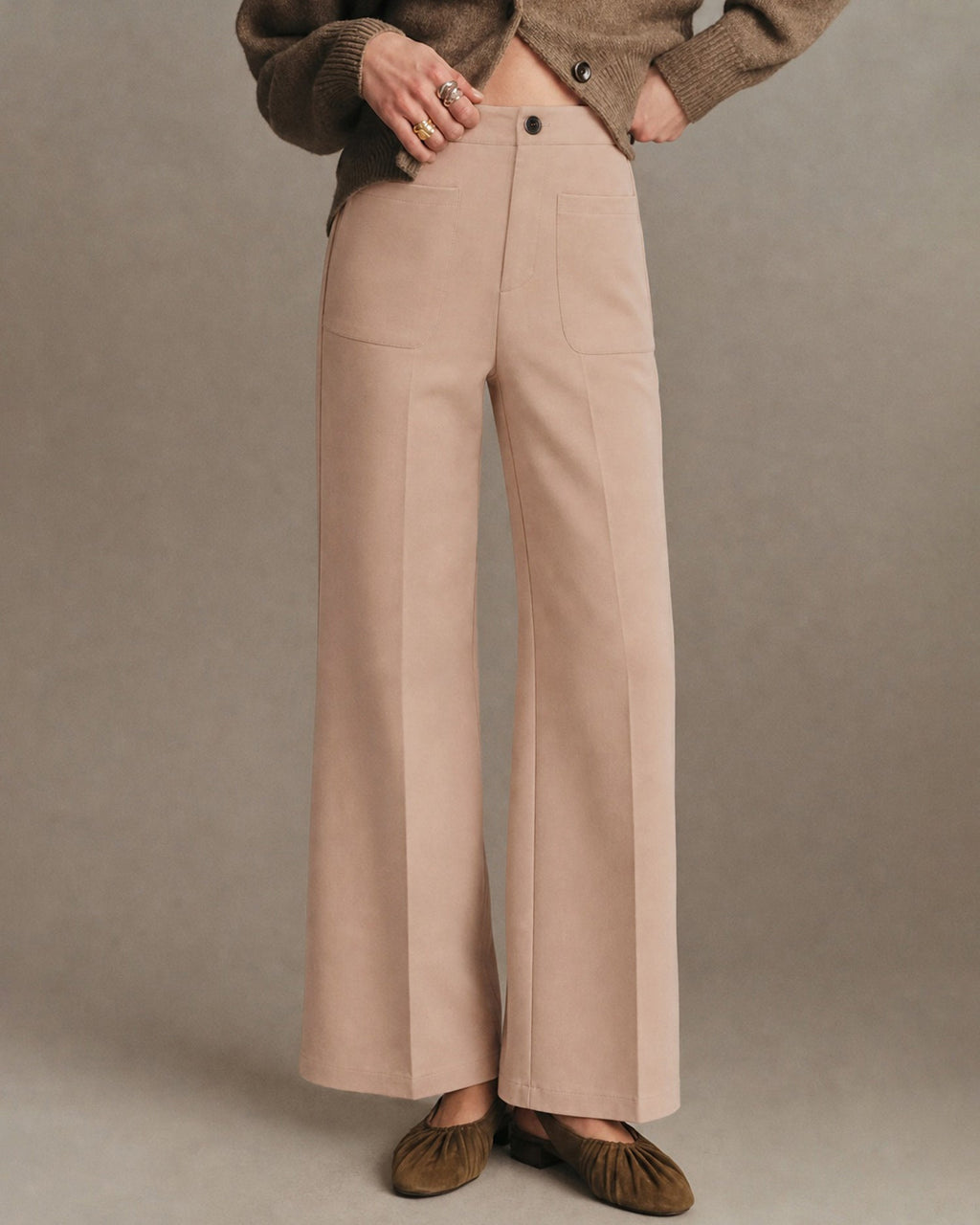 Pantalones informales de color caqui