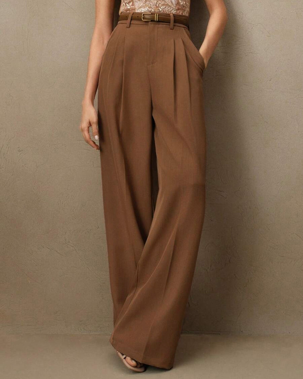 Pantalones con cintura marcada en color caramelo