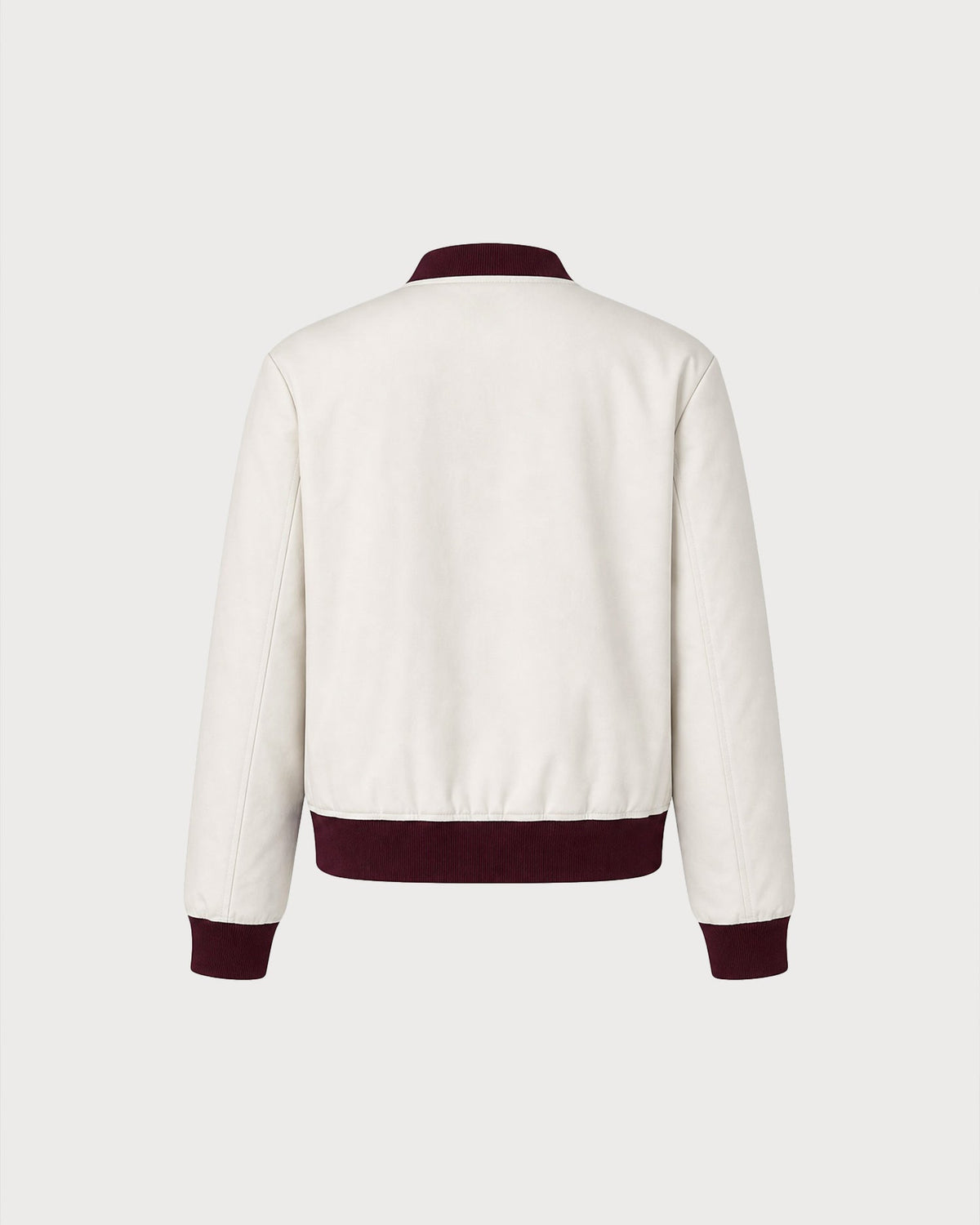 Chaqueta en blanco roto con bolsillos de cremallera en contraste