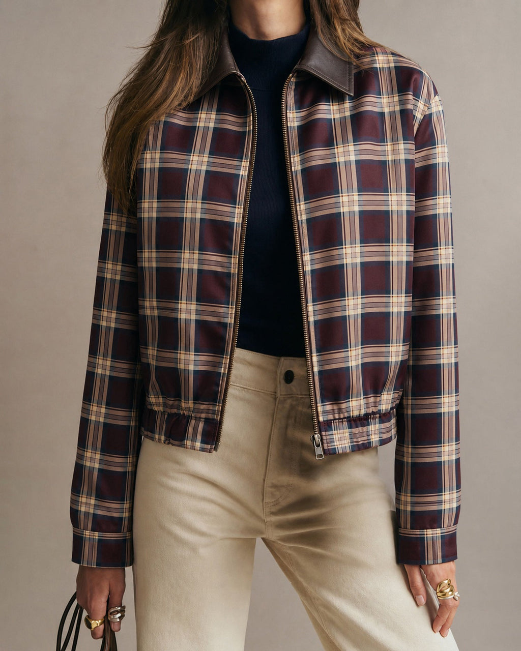 Chaqueta roja de cuadros con cremallera y mangas largas