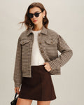 Chaqueta marrón elegante con estampado geométrico y botones