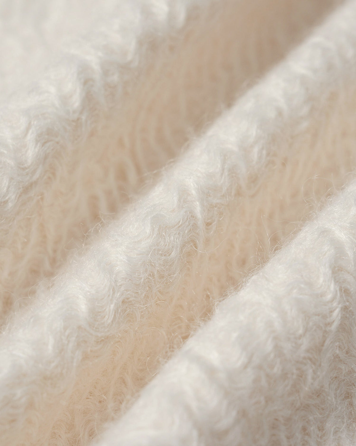 Chaqueta lisa en blanco roto con elegantes bolsillos de cremallera