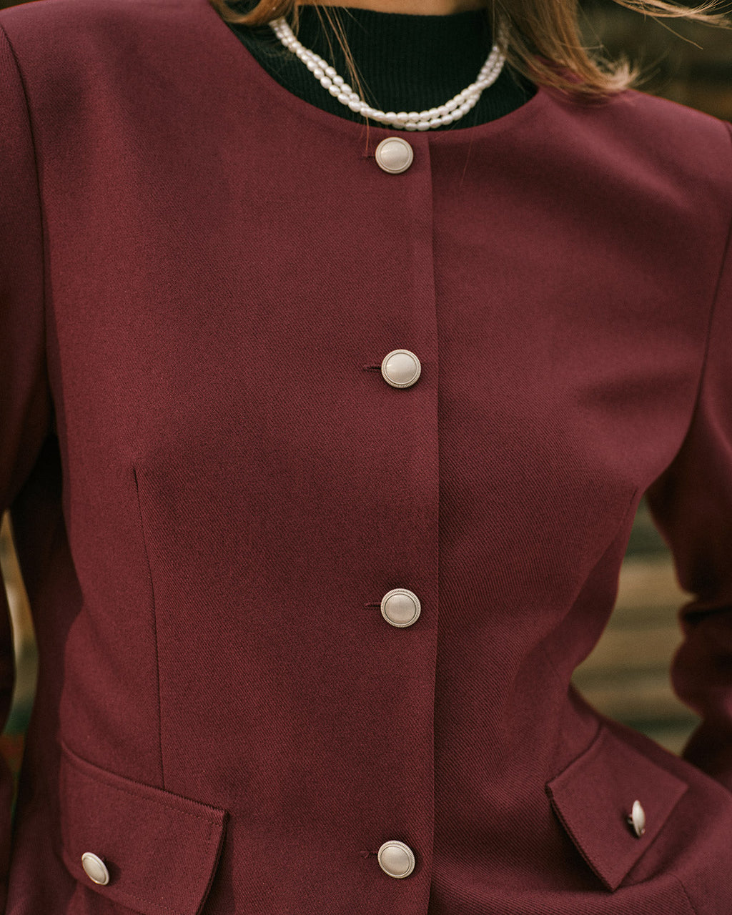 Chaqueta de un solo pecho color rojo vino