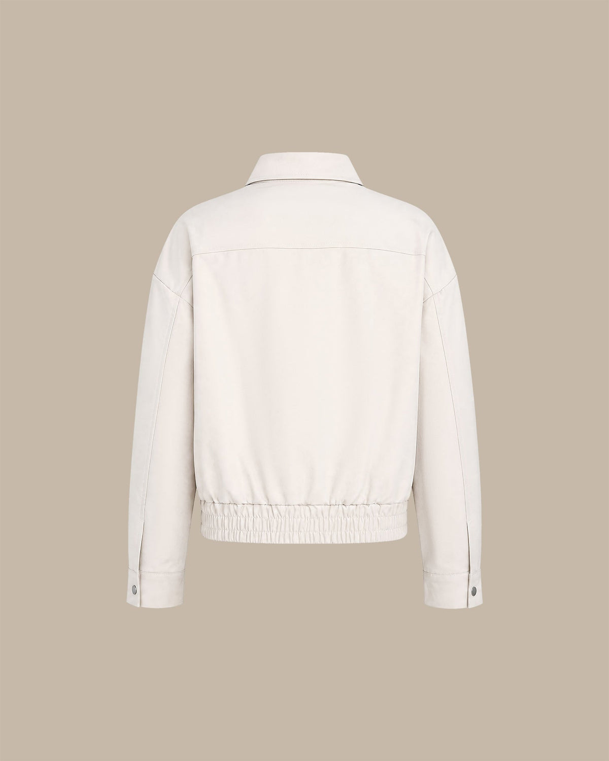 Chaqueta elegante de color blanco roto con bolsillos con cremallera