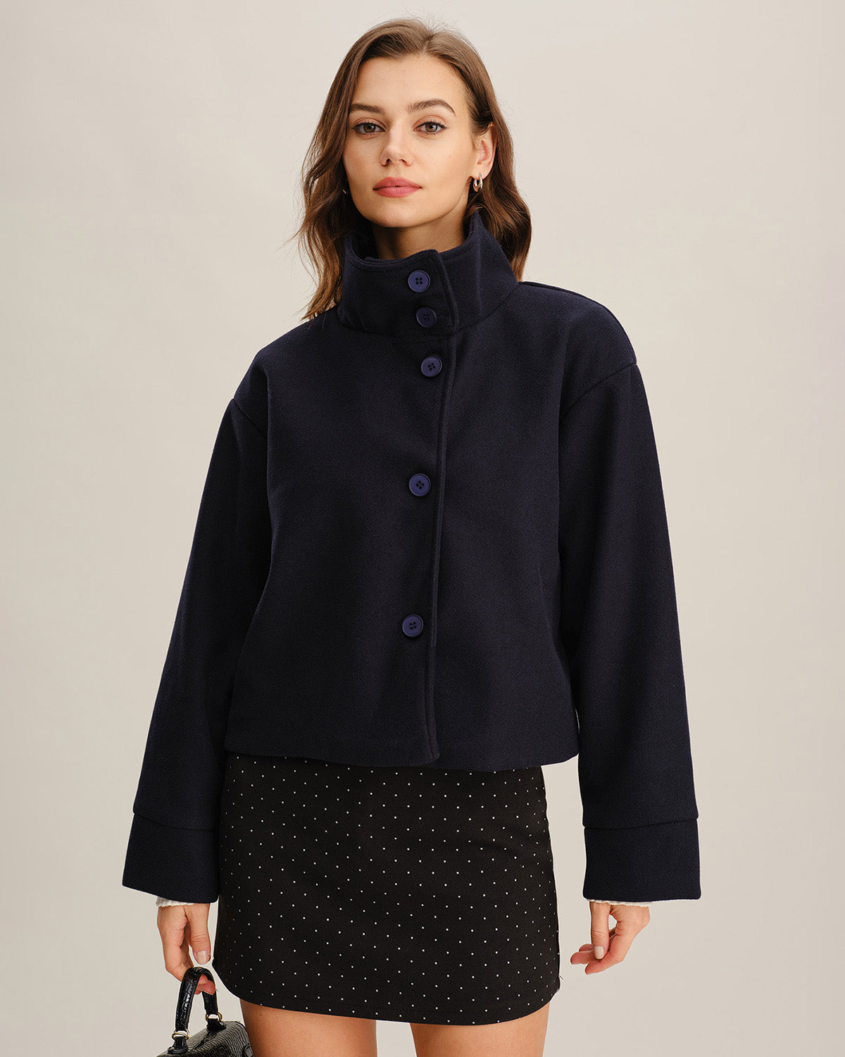 Chaqueta azul elegante de botonadura sencilla y corte relajado