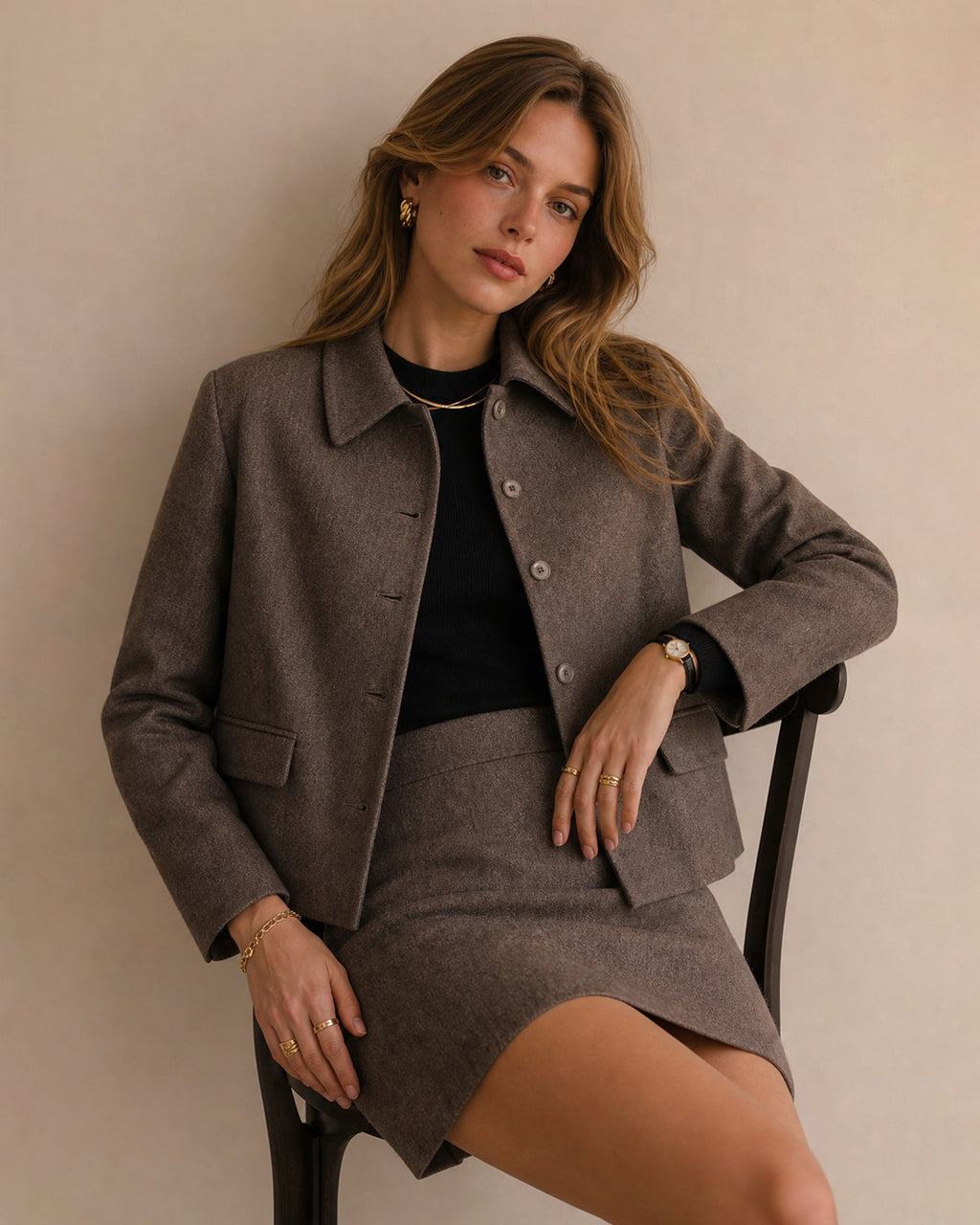 Chaqueta marrón lisa de botonadura sencilla