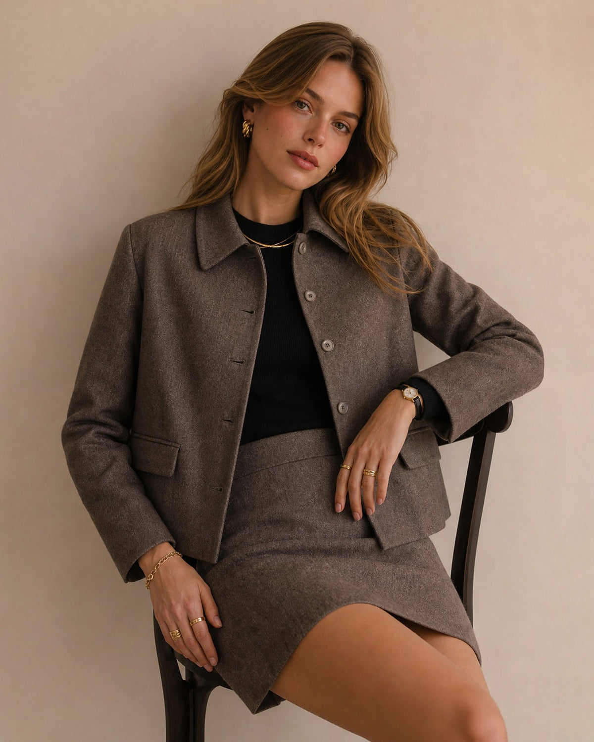 Chaqueta marrón lisa de botonadura sencilla