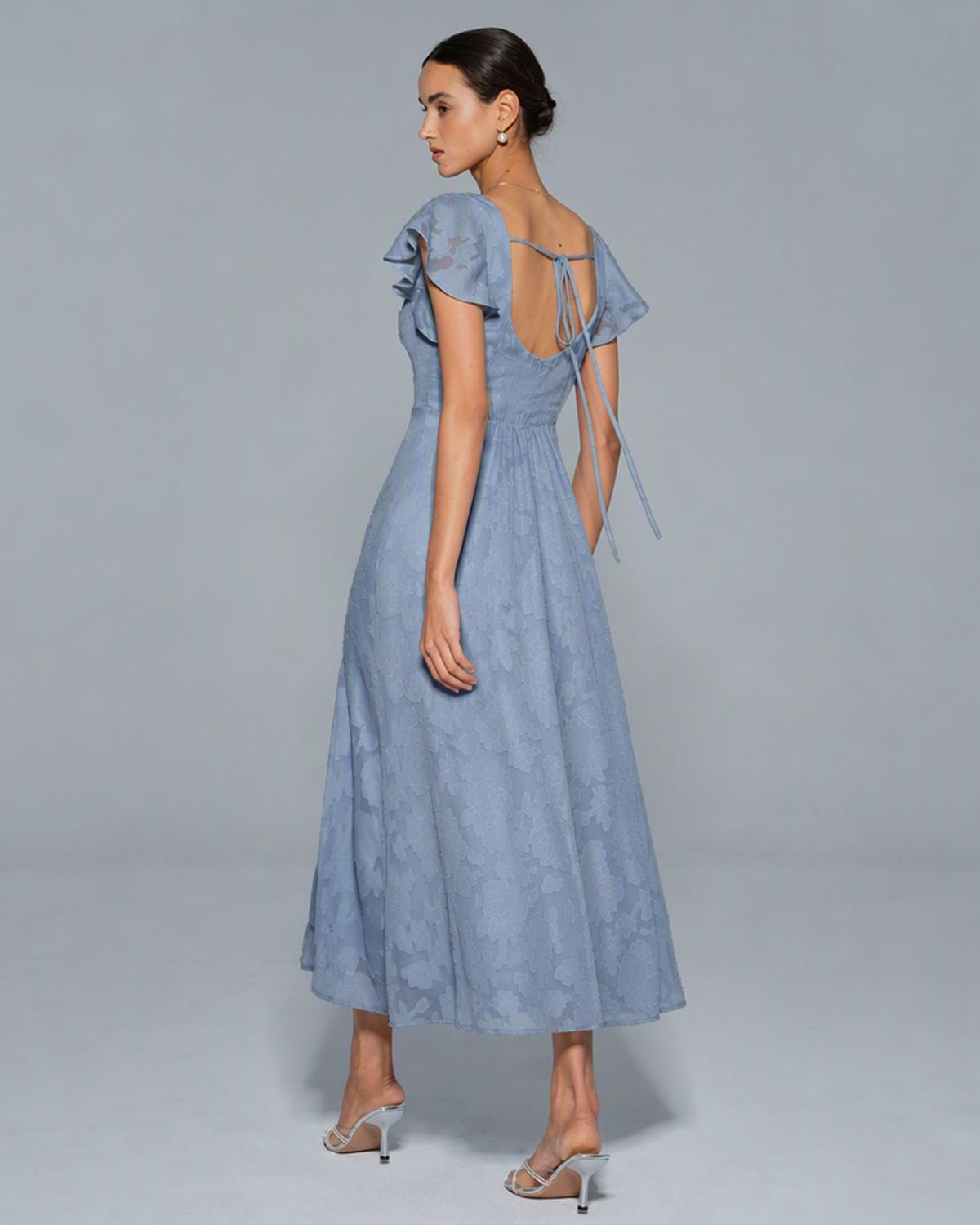 Vestido elegante azul con estampado floral