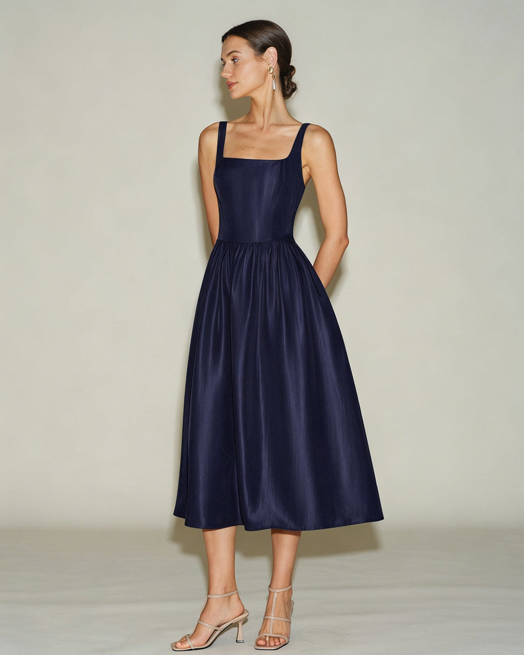 Vestido elegante de satén azul
