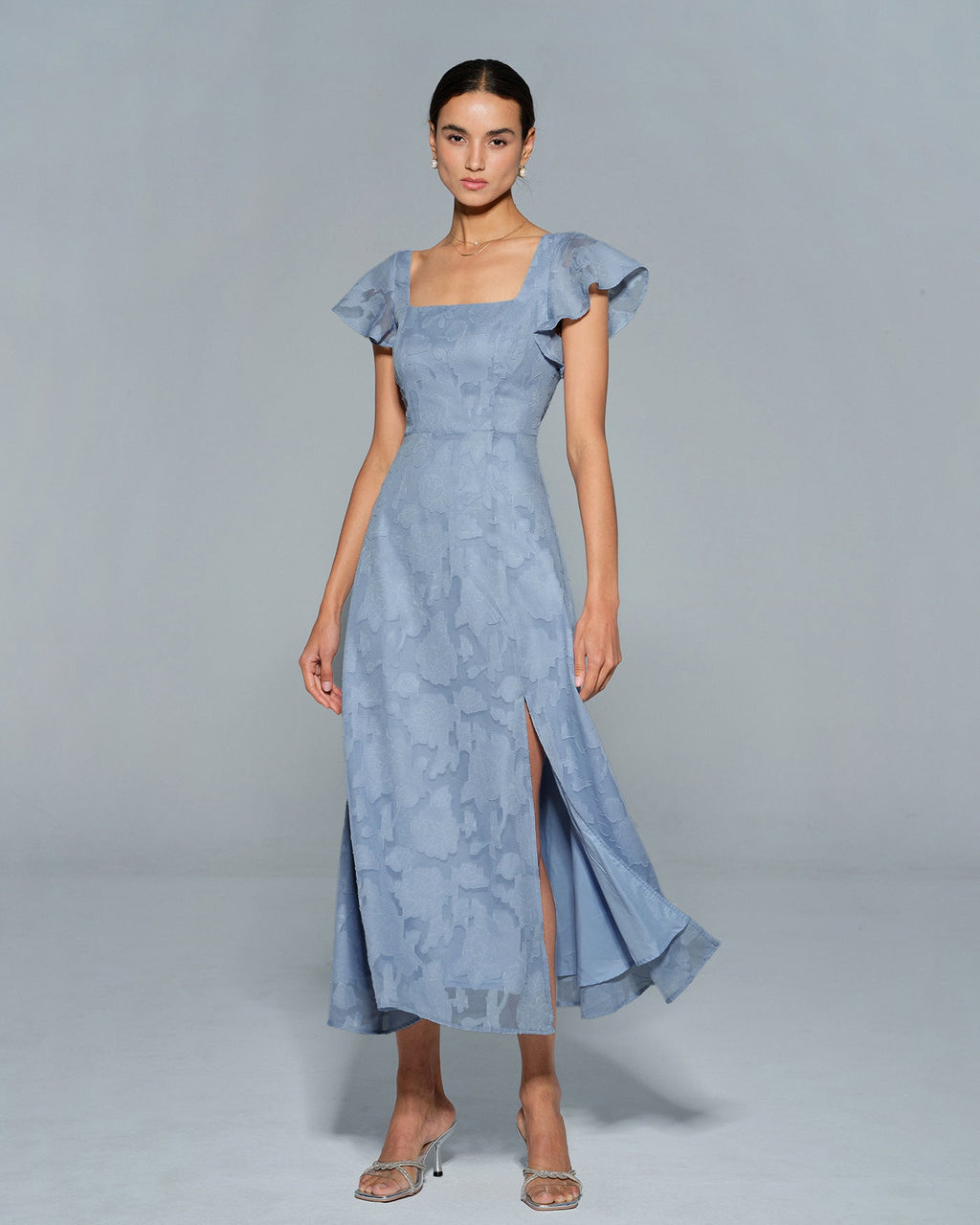 Vestido elegante azul con estampado floral