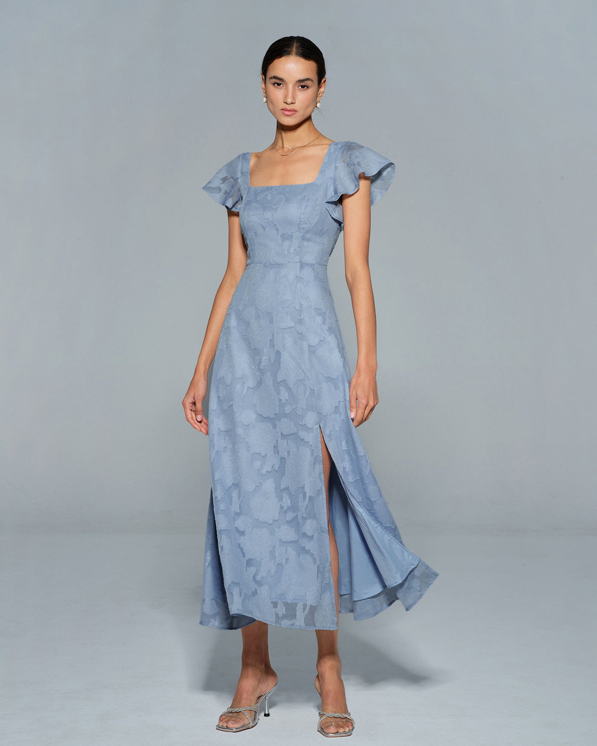 Vestido elegante azul con estampado floral