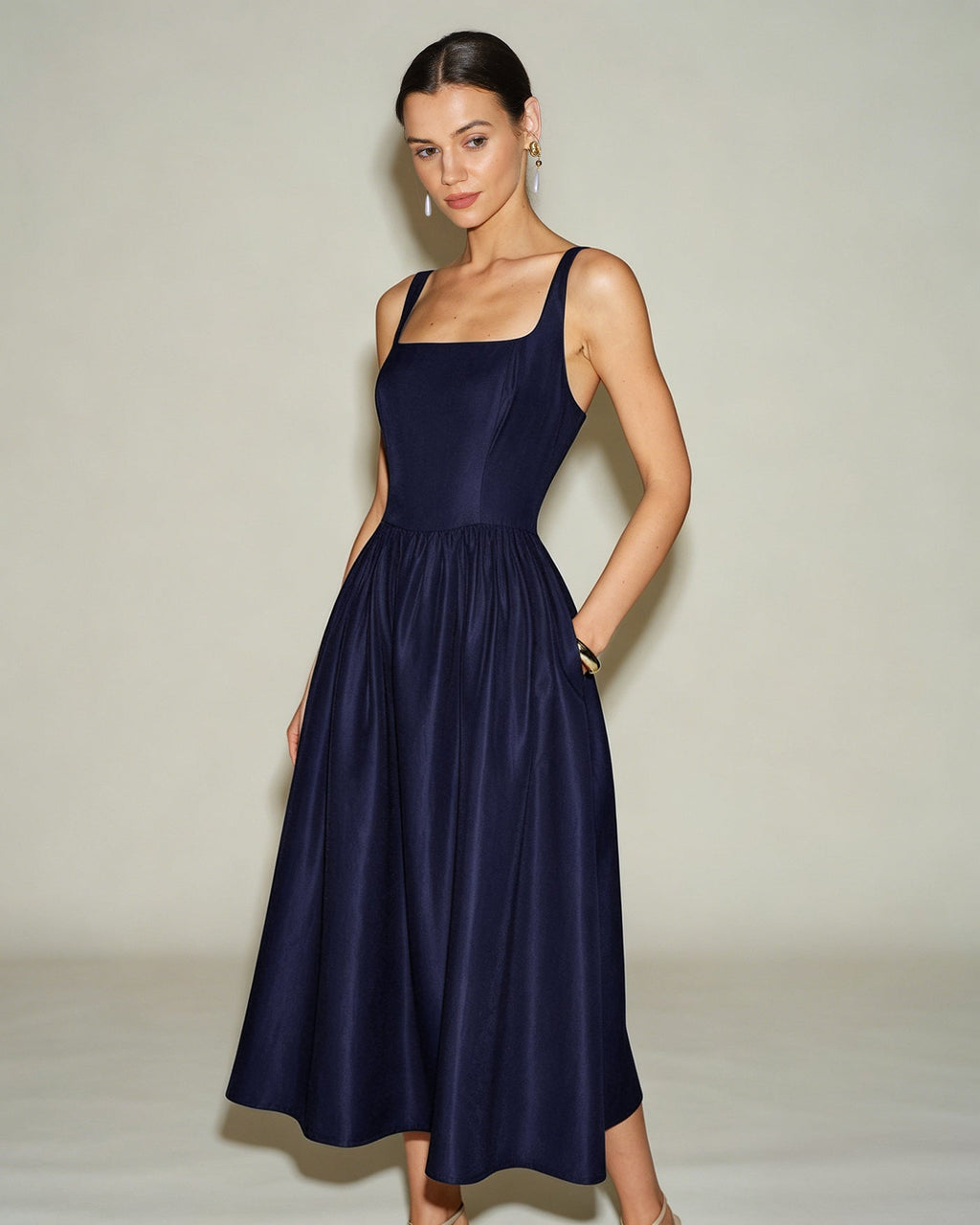 Vestido elegante de satén azul