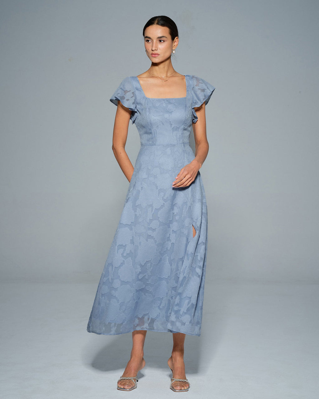 Vestido elegante azul con estampado floral