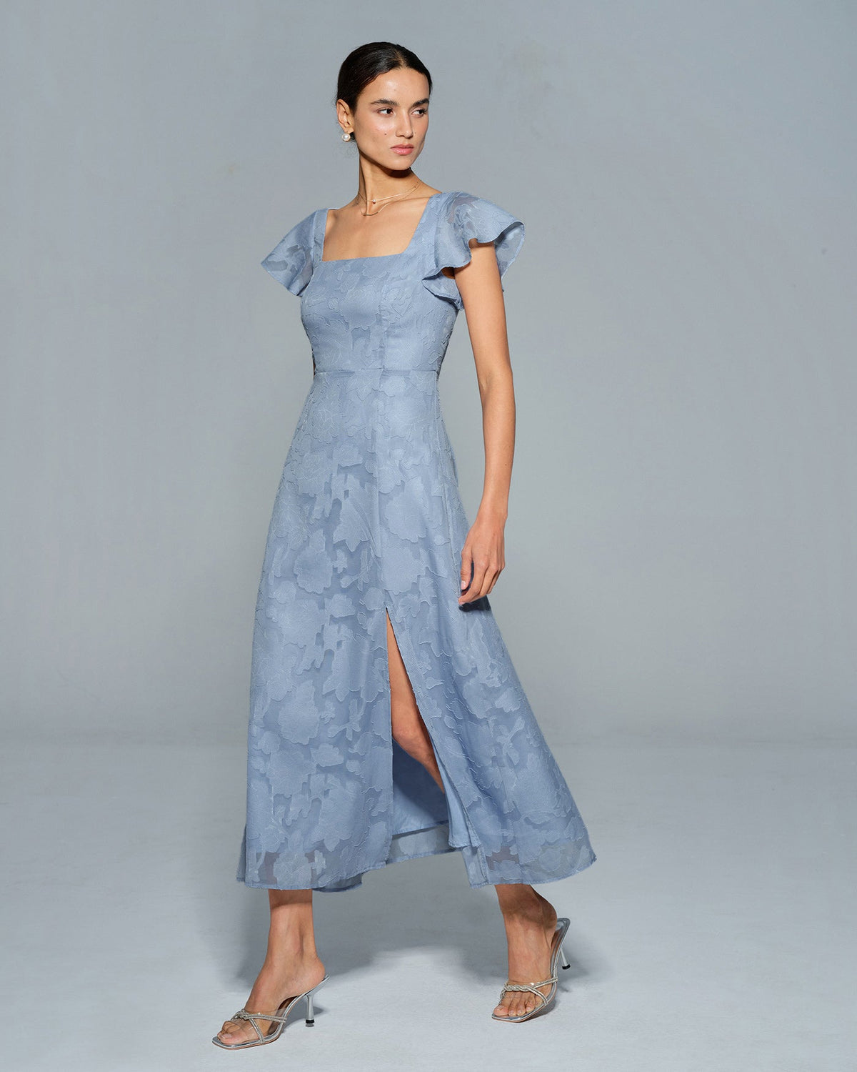 Vestido elegante azul con estampado floral