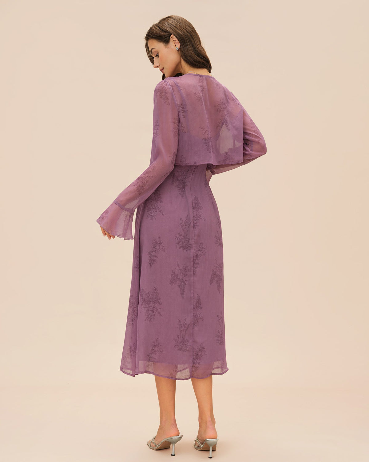 Vestido elegante morado con estampado floral