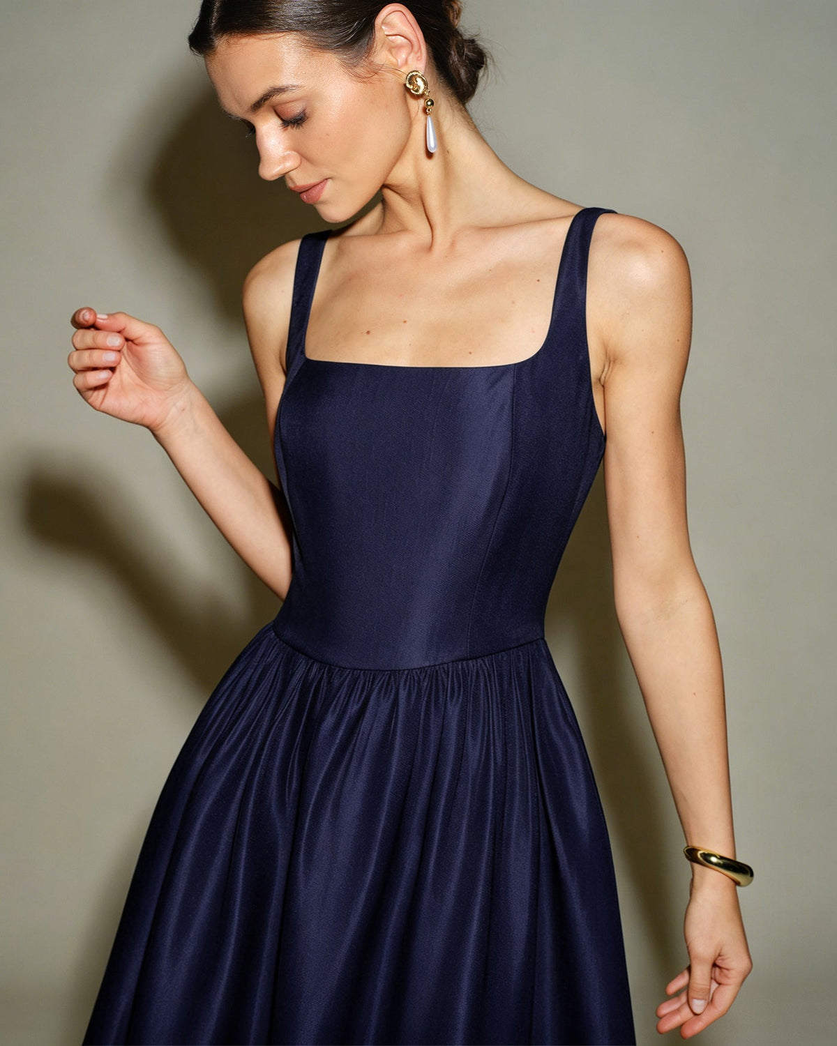 Vestido elegante de satén azul